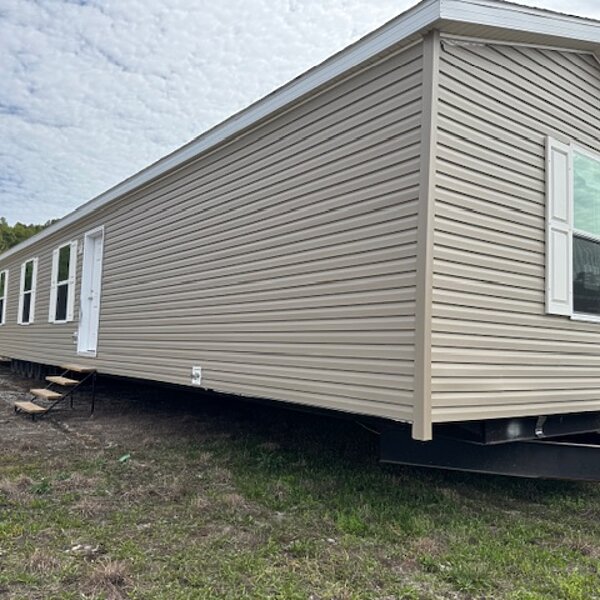 Landmark Singlewide / LM16763B (1L1028-V) Interior 84766