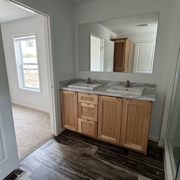 Landmark Singlewide / LM16763B (1L1028-V) Interior 84762