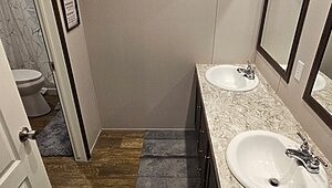 Pre-Owned / 2019 Champion Innovation Bathroom 91540