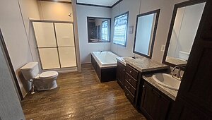 Pre-Owned / 2019 Champion Innovation Bathroom 91542