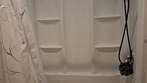 Pre-Owned / 2019 Champion Innovation Bathroom 91538