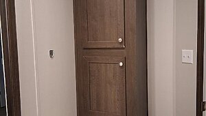 Pre-Owned / 2019 Champion Innovation Bathroom 91539
