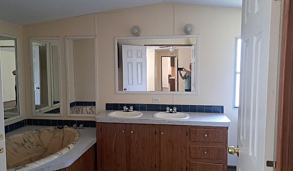 Lot #204 / Lot #204 Rent - $900 / Security Depsoit - $900 Interior 83408