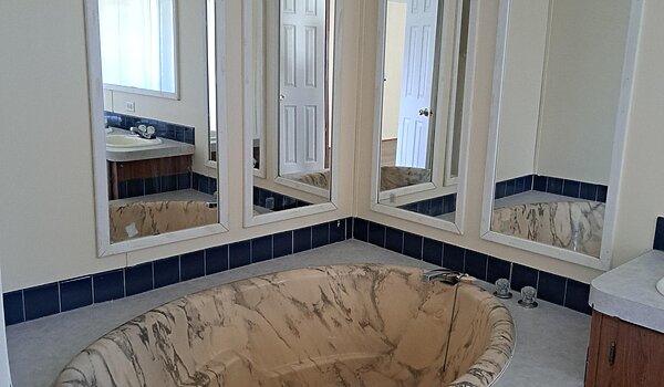 Lot #204 / Lot #204 Rent - $900 / Security Depsoit - $900 Interior 83409