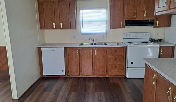 Lot #204 / Lot #204 Rent - $900 / Security Depsoit - $900 Interior 83399