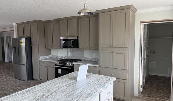 LOT MODEL BLOWOUT / The Embree PRI3256-2061 Kitchen 91614