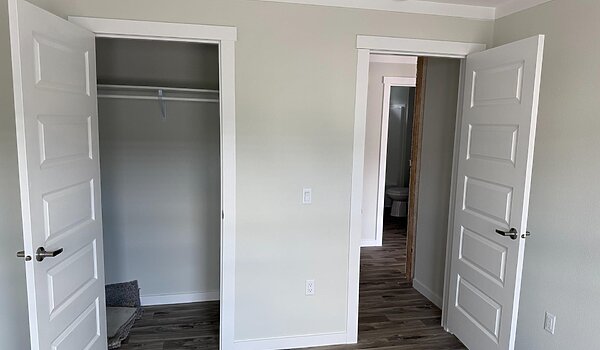 LOT MODEL BLOWOUT / The Embree PRI3256-2061 Bedroom 91620