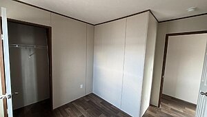 LOT MODEL BLOWOUT / Aspen TRT16763A Bedroom 91636
