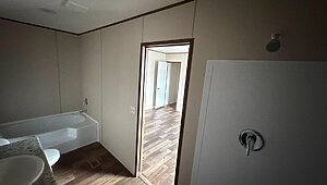 LOT MODEL BLOWOUT / Aspen TRT16763A Bathroom 91640