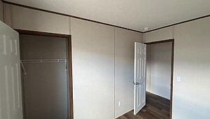 LOT MODEL BLOWOUT / Aspen TRT16763A Bedroom 91638