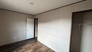 LOT MODEL BLOWOUT / Aspen TRT16763A Bedroom 91639
