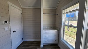 NEW CLAYTON LUXURY PARK MODEL / THE TOWNSEND Interior 85240