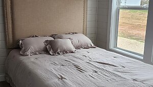 NEW CLAYTON LUXURY PARK MODEL / THE TOWNSEND Interior 85241