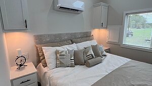 NEW GREAT OUTDOOR COTTAGES LUXURY PARK MODEL / THE 300 Interior 85253