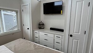 NEW GREAT OUTDOOR COTTAGES LUXURY PARK MODEL / THE 300 Interior 85254