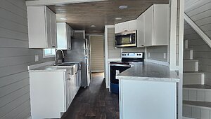 NEW AVERY CABIN CO LUXURY PARK MODEL / THE AVERY 127 Interior 85286