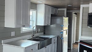 NEW AVERY CABIN CO LUXURY PARK MODEL / THE AVERY 127 Interior 85289