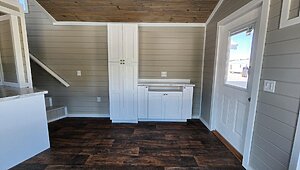 NEW AVERY CABIN CO LUXURY PARK MODEL / THE AVERY 127 Interior 85292