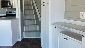 NEW AVERY CABIN CO LUXURY PARK MODEL / THE AVERY 127 Interior 85293