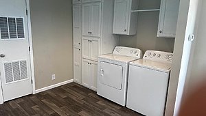 USED / 2022 Champion Home Interior 61747