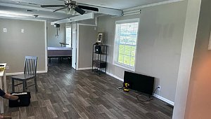 USED / 2022 Champion Home Interior 61739