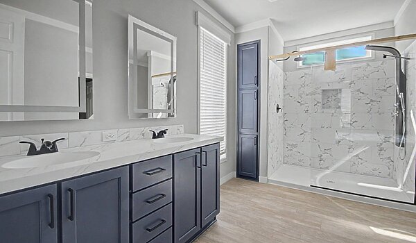 Platinum / PU-32724C-LUXE Haven Bathroom 90880