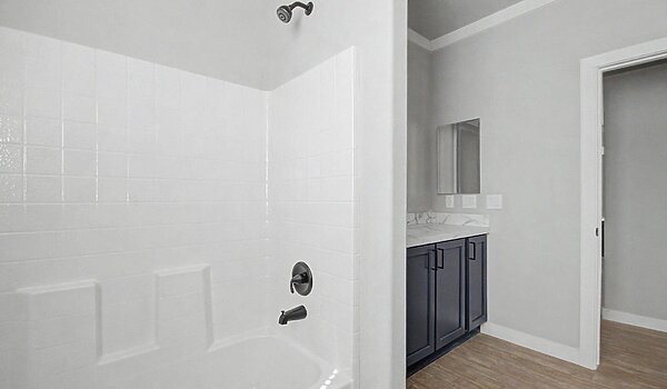 Platinum / PU-32724C-LUXE Haven Bathroom 90882