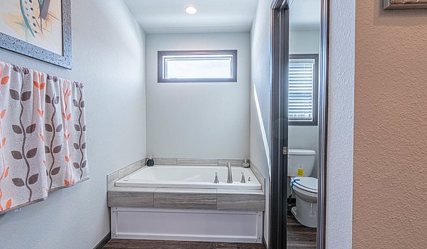 SOLD / BellaVista Glenwood Bathroom 62107