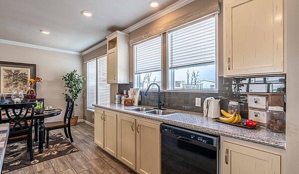 Fiesta / The Somerset 320FT32604A Interior 69242