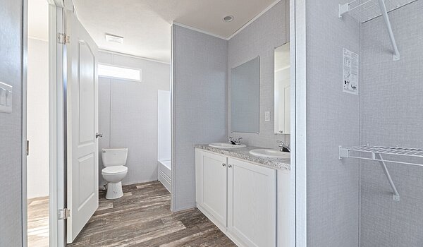 Move In Ready!! On Land**16683G - We deliver everywhere in TX! / 16683G Bathroom 82958