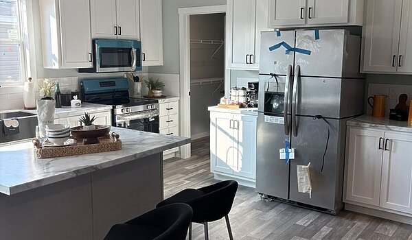 GENERAL MANAGER SPECIAL $139,900 / 28764A Kitchen 83231