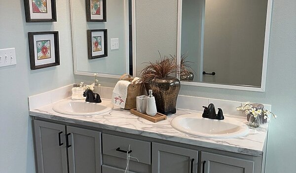 GENERAL MANAGER SPECIAL $139,900 / 28764A Bathroom 83235