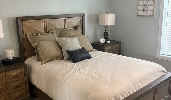 GENERAL MANAGER SPECIAL $139,900 / 28764A Bedroom 83234