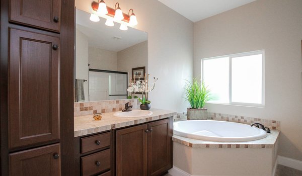 Kingsbrook / KB-62 Bathroom 15149