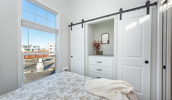 Park Model RV / PM 528 Interior 122901