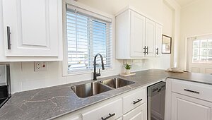 Park Model RV / PM 528 Interior 122897