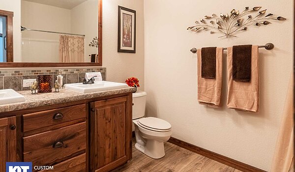 Grand Manor / 6013 Bathroom 123544