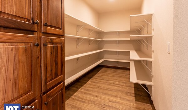 Grand Manor / 6013 Kitchen 123515