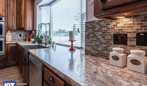 Grand Manor / 6013 Interior 123516