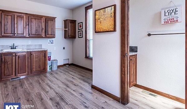 Grand Manor / 6013 Utility 123546