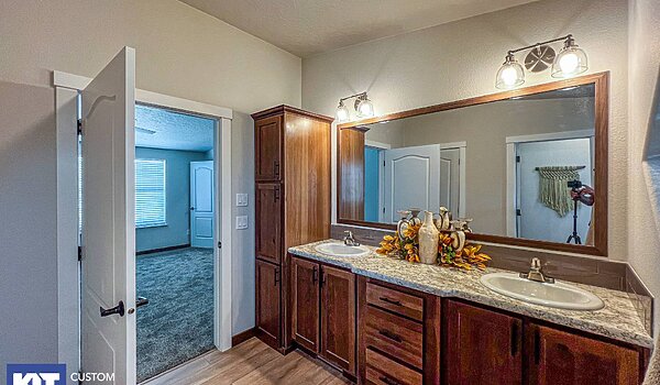 Pinehurst / 2506 with Tag and Porch-2 Bathroom 113375