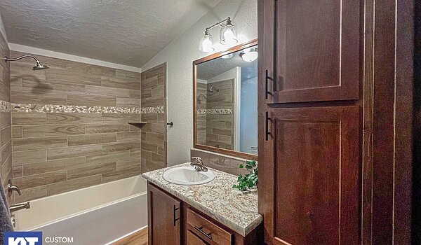 Pinehurst / 2506 with Tag and Porch-2 Bathroom 113376