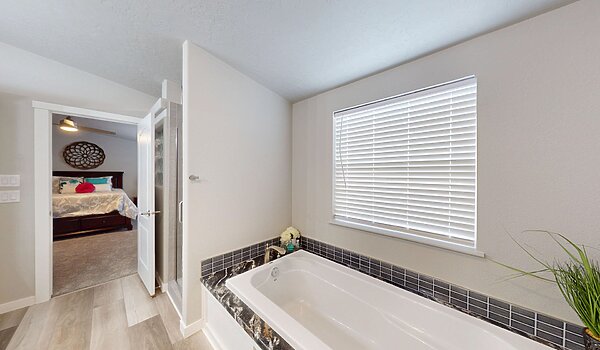 Grand Manor / 6009-4 Interior 113501