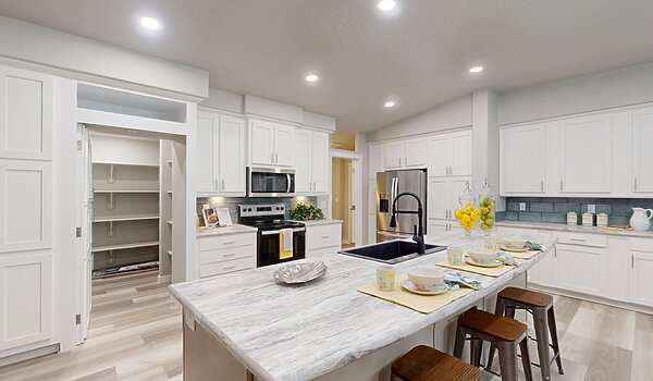 Grand Manor / 6009-4 Interior 113494
