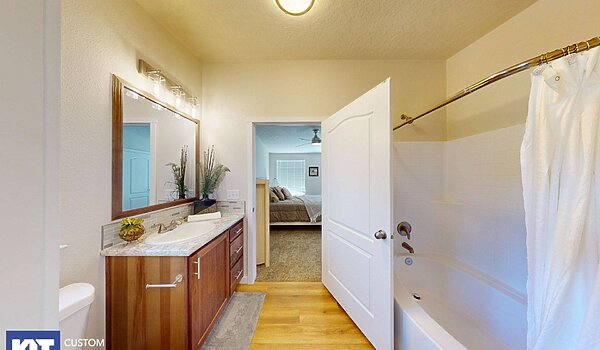 Pinehurst / 2502-4 Bathroom 115461