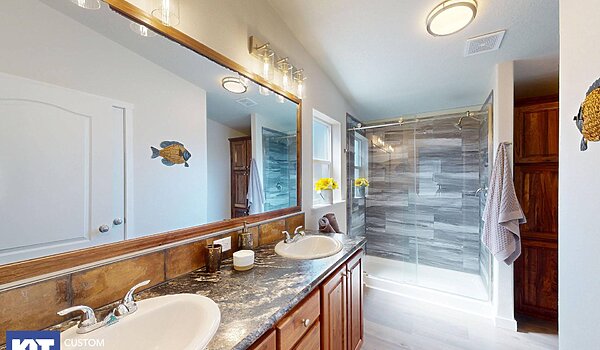 Pinehurst / 2508-2 Bathroom 115471