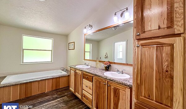 Pinehurst / 2506-10 Bathroom 118804