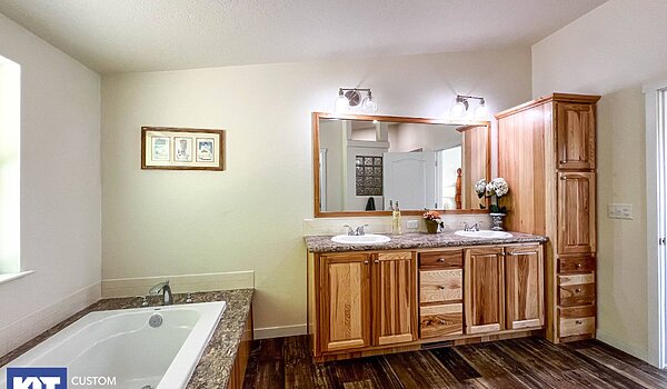 Pinehurst / 2506-10 Bathroom 118805