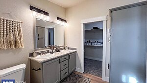 Cedar Canyon / 2020 with Raised Roof Bathroom 120605