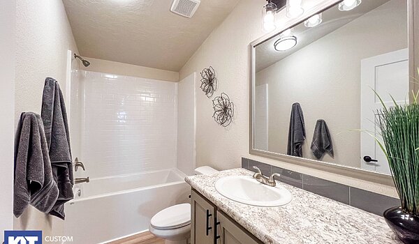 Cedar Canyon / 2020 with Raised Roof Bathroom 120606